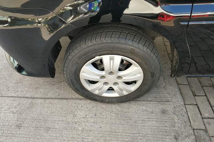 Used FORTHING Lingzhi 2024 M5L 1.5T Manual Base Model 7 Seats