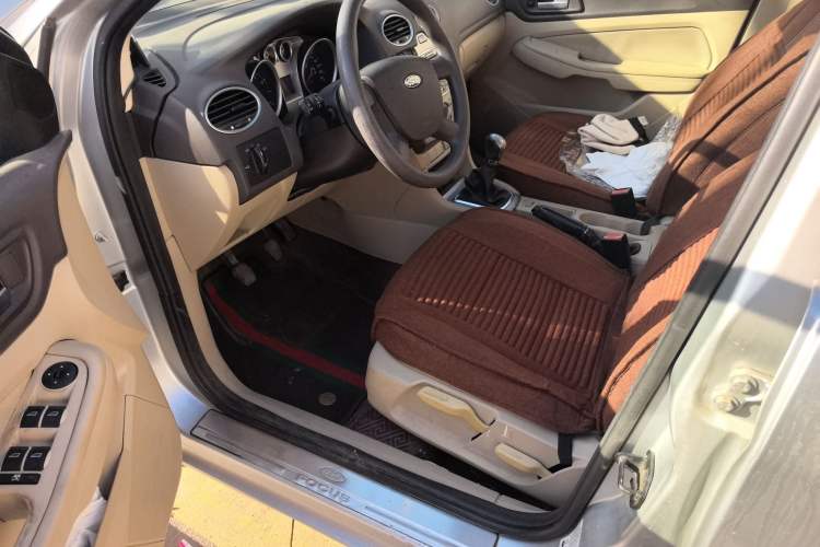 Used Ford Focus 2011 Sedan 1.8L Manual Comfort Model
