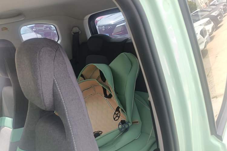 Used Wuling Hongguang MINIEV 2021 Macaron Sandwich Model 120 km Lithium Iron Phosphate Left Rear Seat