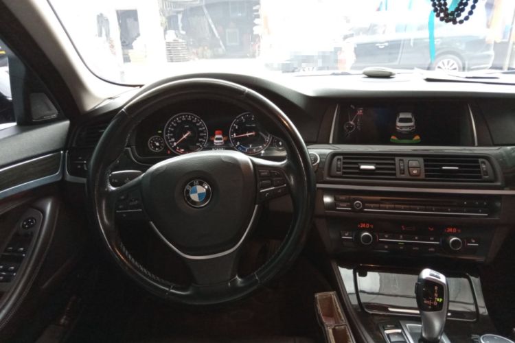 Used BMW 5 Series 2017 525Li Luxury Design Package Steering Wheel