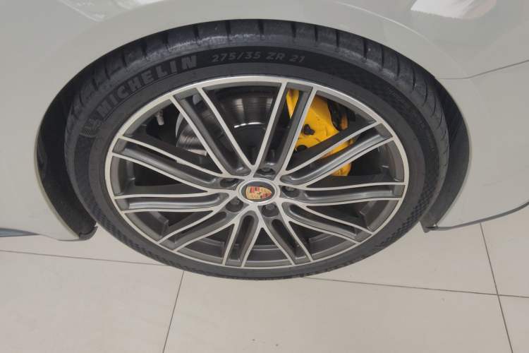 Used Porsche Panamera 2021 Panamera 2.9T Right Front Wheel Hub