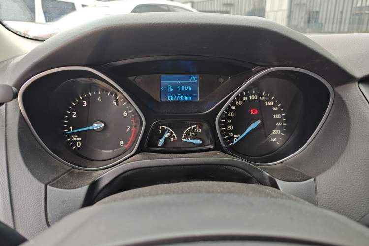 Used Ford Focus 2015 Sedan 1.6L Manual Fashion Edition