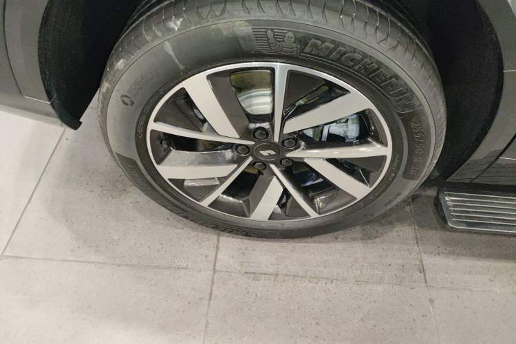 Used Li Auto L8 2023 Pro Model
