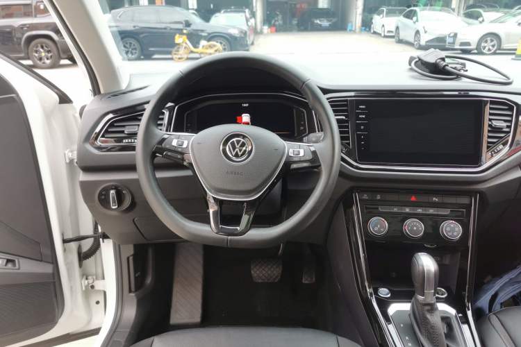 Used Volkswagen T-ROC 2022 280TSI DSG Two-Wheel Drive Comfort PLUS Steering Wheel