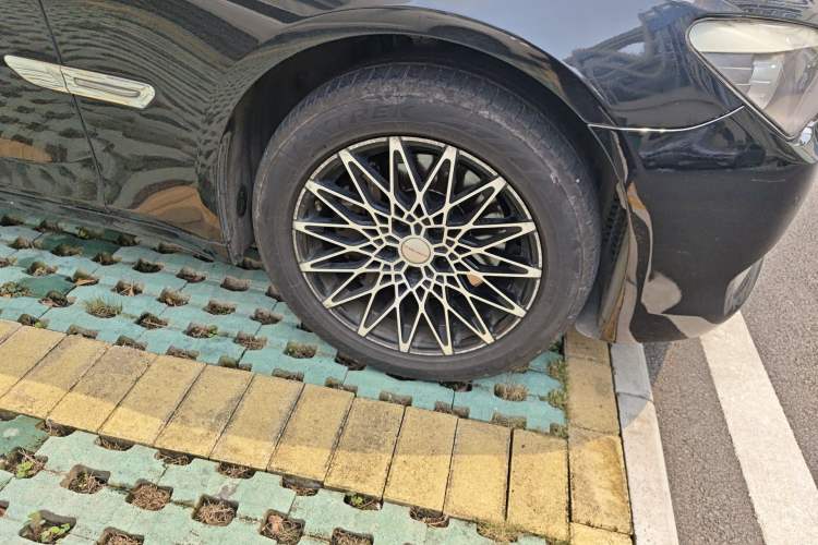 Used BMW 7 Series 2011 730Li Elegant Model Right Front Wheel Hub