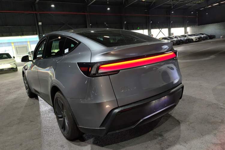 Used Tesla Model Y 2025 Rear-Wheel-Drive Version Rear Left 45 Deg