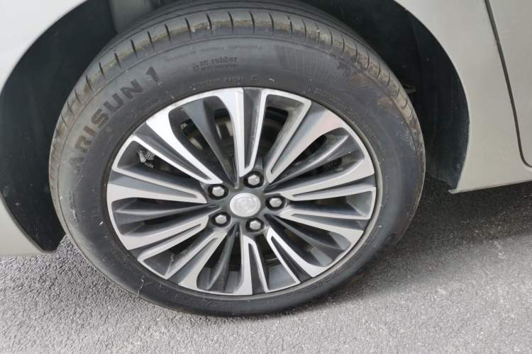 Used Buick GL8 2020 ES Land Cruiser 653T Luxury Model Right Rear Wheel Hub