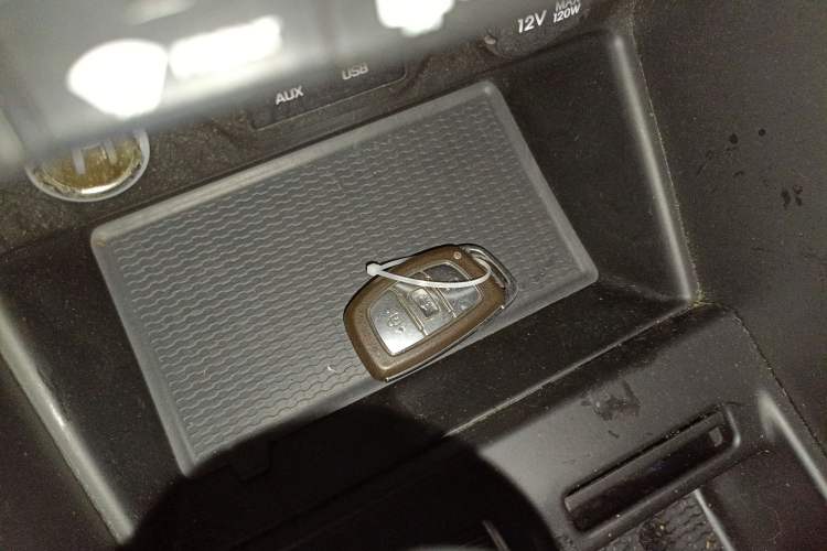 Used Hyundai Tucson 2015 1.6T Dual-Clutch Two-Wheel-Drive Smart Model Vehicle Key