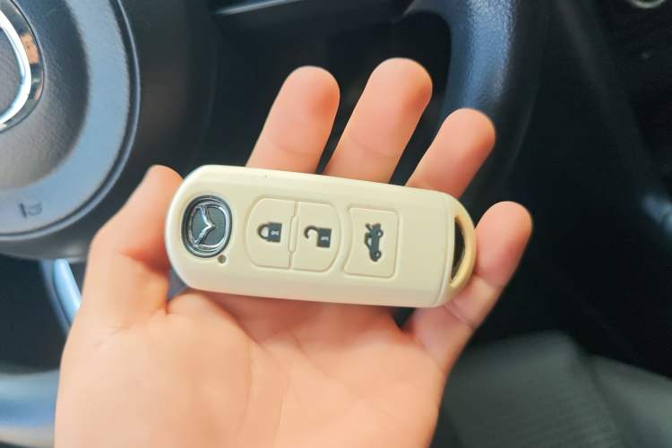 Used Mazda 3 Axela 2017 Sedan 1.5L Automatic Luxury Model Emission Standard China V Vehicle Key