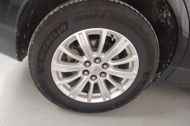 Used Cadillac XT5 2018 28E Four-Wheel Drive Tech Version Right Rear Wheel Hub