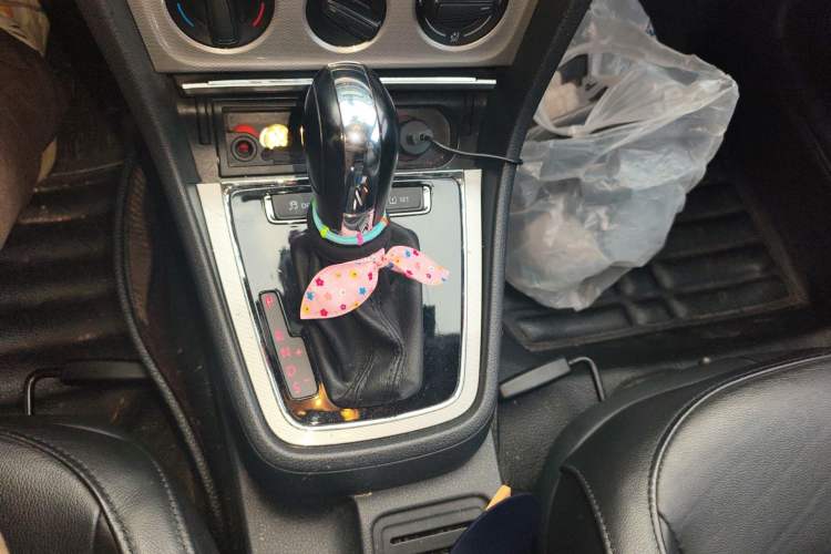 Used Volkswagen Gran Lavida 2013 1.6L Automatic Comfort Model Gear Lever