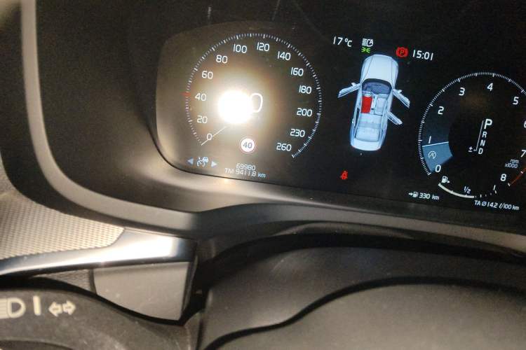 Used Volvo S60 2021 T4 Zhiyuan Sport Edition Odometer Close Up