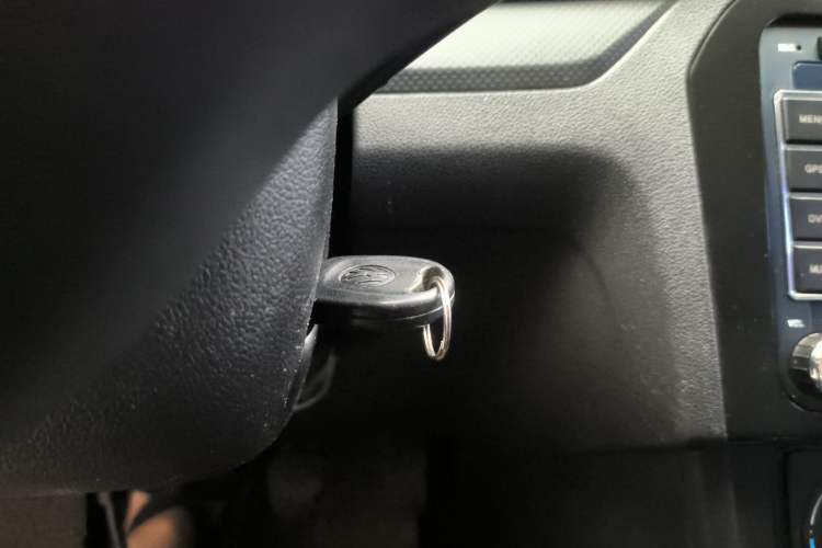 Used Volkswagen Jetta 2015 1.6L Manual Fashion Edition Vehicle Key