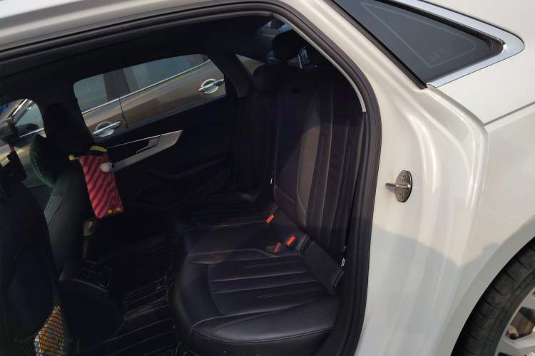 Used Audi A4L 2019 40 TFSI Fashion Edition China VI Emission Standard