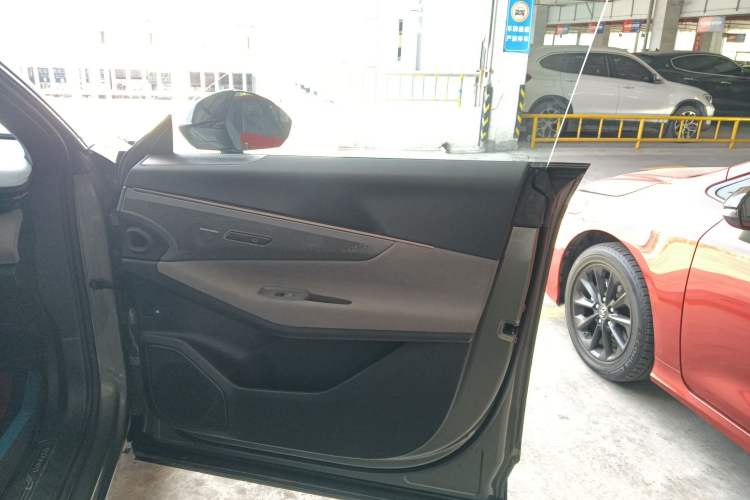 Used Lynk & Co 08 EM-P 2023 220km All-Wheel-Drive Performance Halo