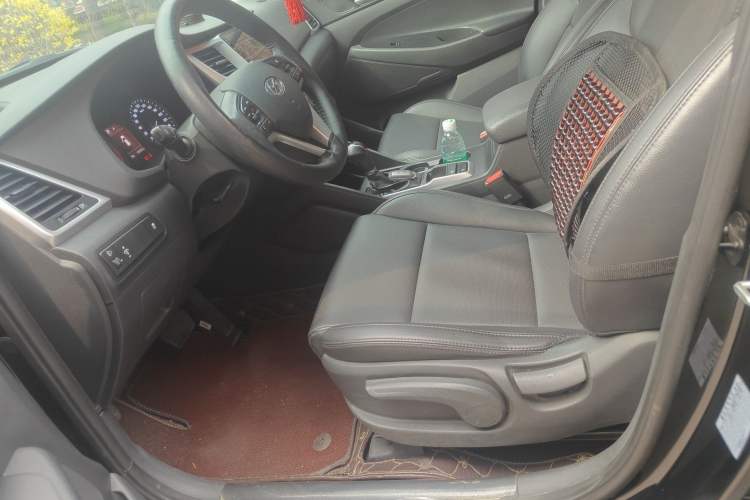 Used Hyundai Tucson 2015 2.0L Automatic Two-Wheel Drive Smart Version Left Front Seat