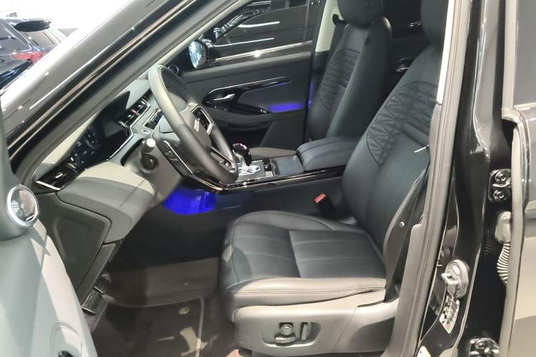 Used Land Rover Range Evoque 2023 Aurora L 249 PS Collins Antique Bronze Special Edition Left Front Seat