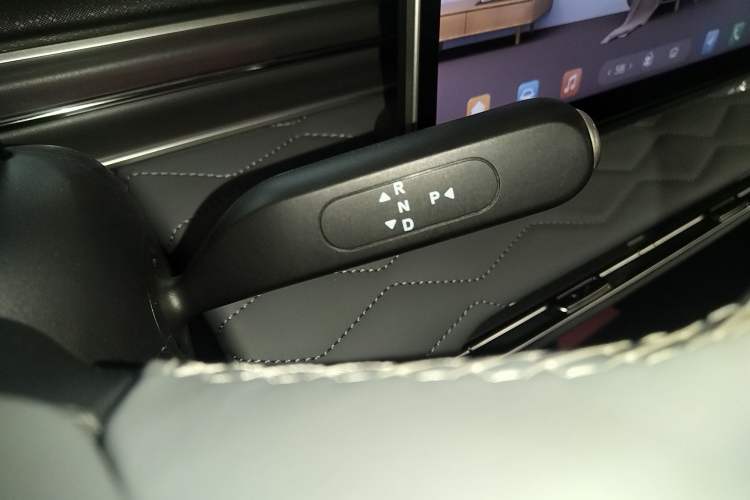 Used Dongfeng NAMMI 01 2024 430 Plus Smart+ Gear Lever