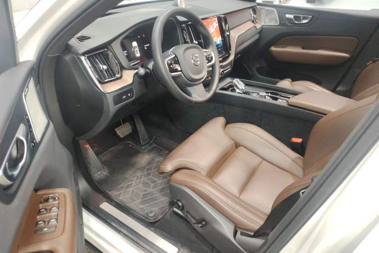Used Volvo XC60 New Energy 2024 T8 Plug-in Hybrid Long-Range All-Wheel Drive Smart Luxury Edition Driver Seat