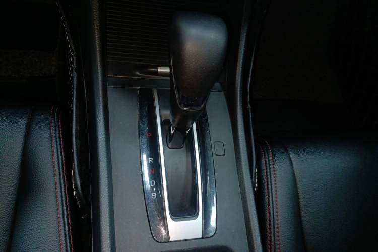 Used Honda Jade 2017 1.8L Automatic Classic Edition 5 seats Gear Lever