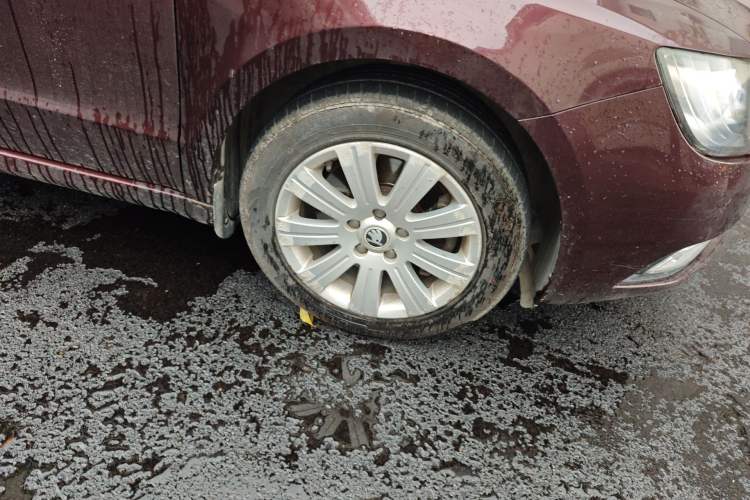 Used Skoda Superb 2013 1.4TSI DSG Sport Edition Right Front Wheel Hub