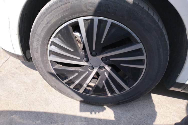 Used Lynk & Co 08 EM-P 2025 120km Long-Range Pro