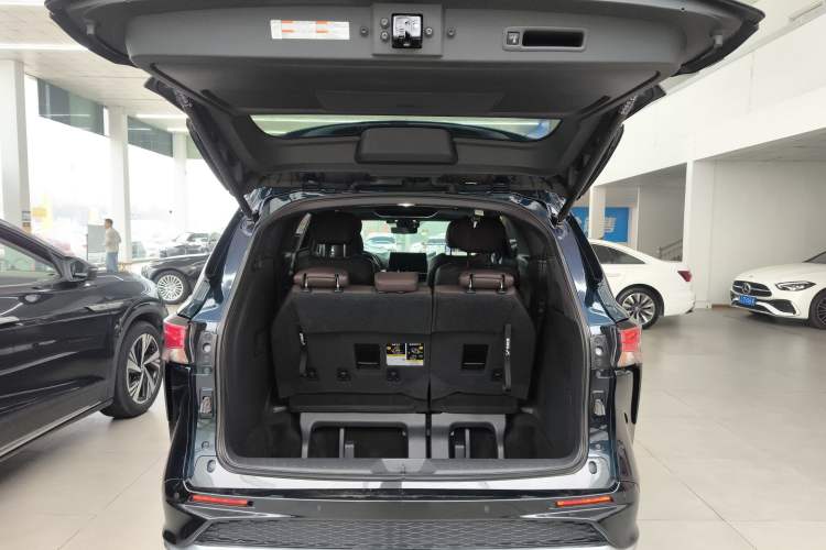 Used Toyota Granvia 2023 2.5L Hybrid Flagship VIP Edition Trunk