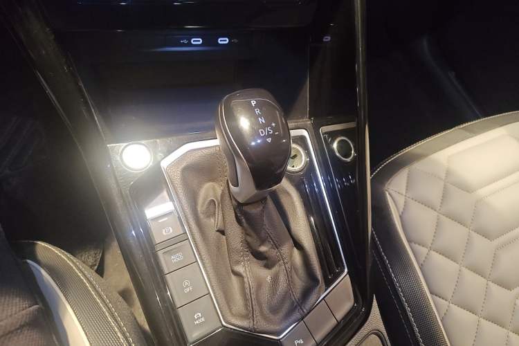 Used Volkswagen Tayron 2023 300TSI Two-Wheel-Drive Luxury Plus Advanced Edition Gear Lever