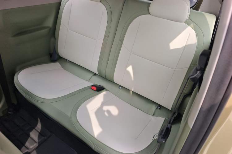 Used Geely Galaxy Panda 2025 210km Panda Rider Left Rear Seat