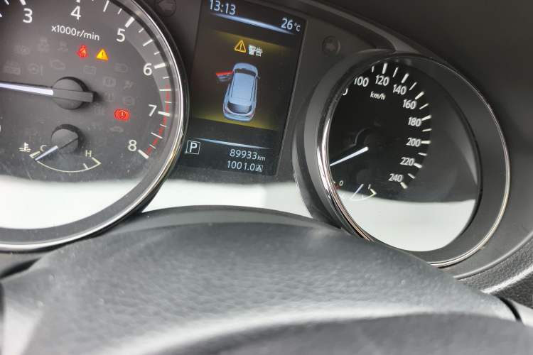 Used Nissan Qashqai 2016 2.0L CVT Luxury Edition Odometer Close Up