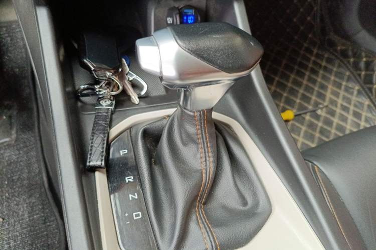 Used Dongfeng Aeolus Yixuan 2023 Mach Edition 1.5L Automatic Chasing Wind Version Gear Lever