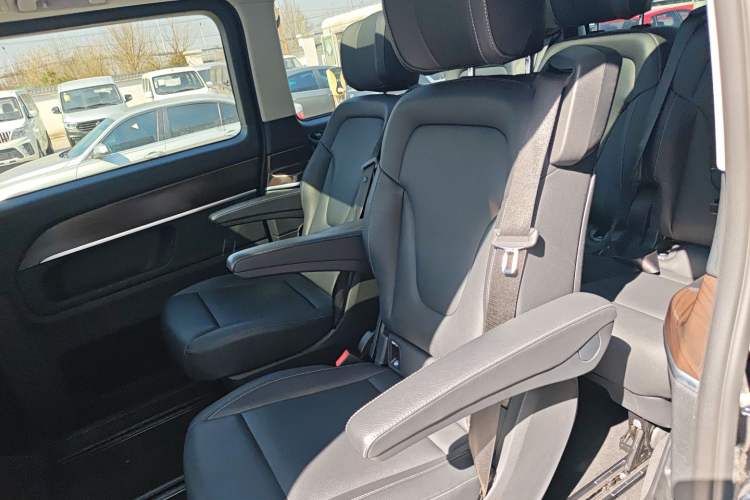 Used Mercedes-Benz V-Class 2020 V 260 Avantgarde Edition Left Rear Seat