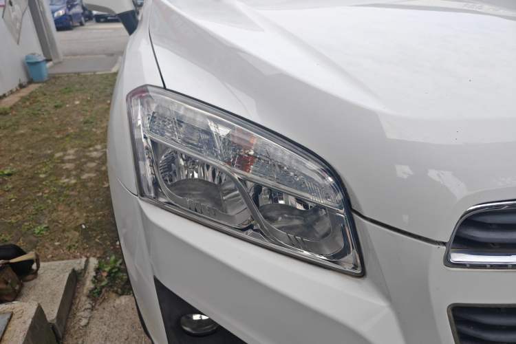 Used Chevrolet Trax 2014 1.4T Manual Two-Wheel Drive Comfort Model Right Front Headlight