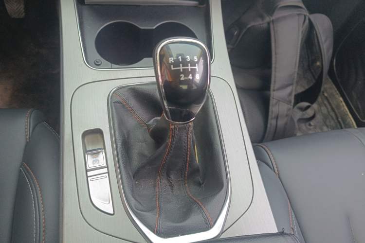 Used CHANGAN OSHAN X7 2020 1.5T Manual Luxury Version Gear Lever