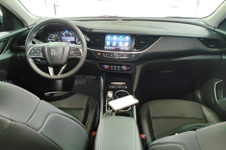 Used Buick Regal 2024 25T Deluxe Edition Center Console