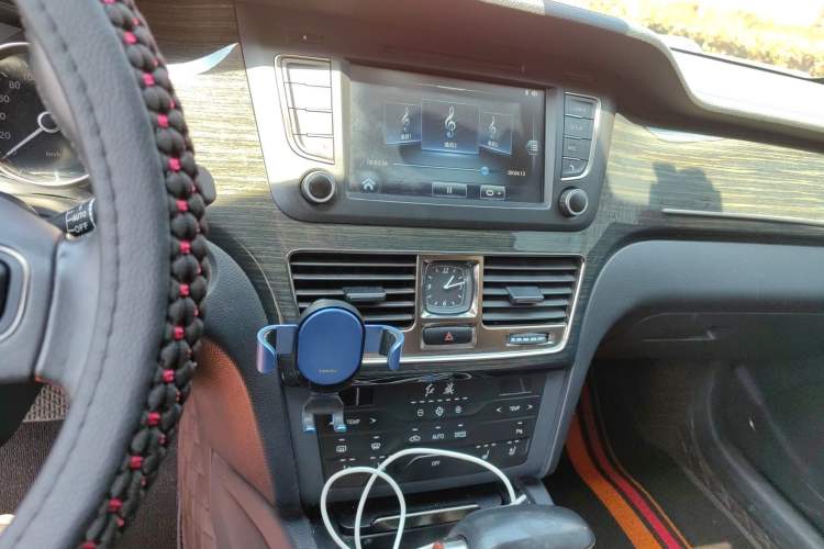 Used Hongqi H7 2019 2.0T Elite Edition Audio And AC Panel