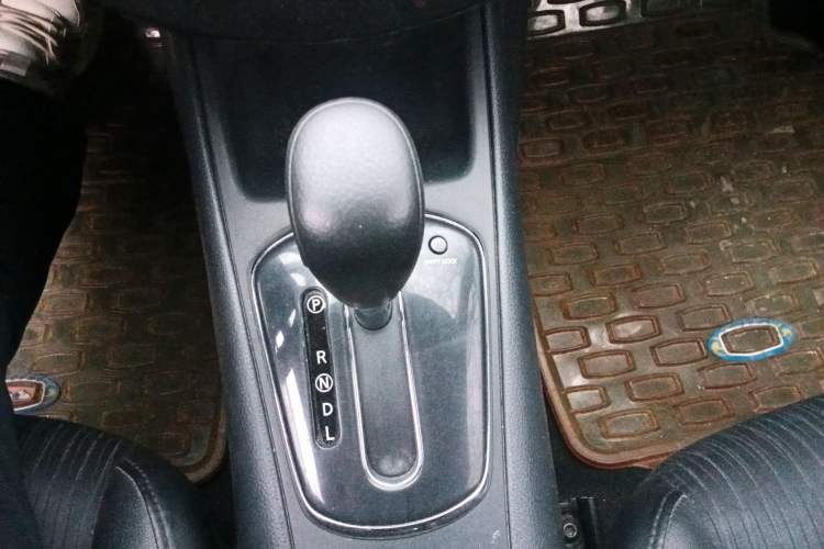 Used Nissan Tiida 2011 1.6L CVT Smart Version Gear Lever