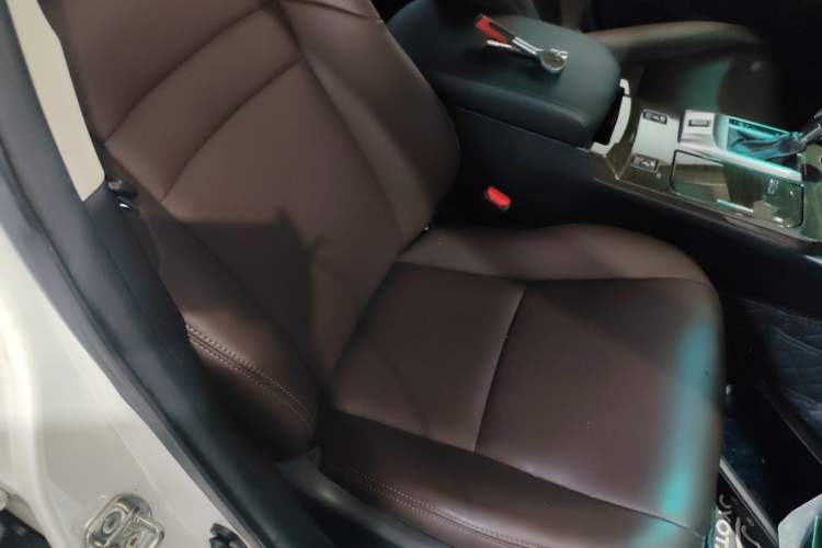 Used Toyota Reiz 2013 2.5V Elite Edition Right Front Seat