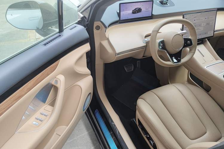 Used Hima Luxeed R7 2024 All-Electric 736 km Ultra