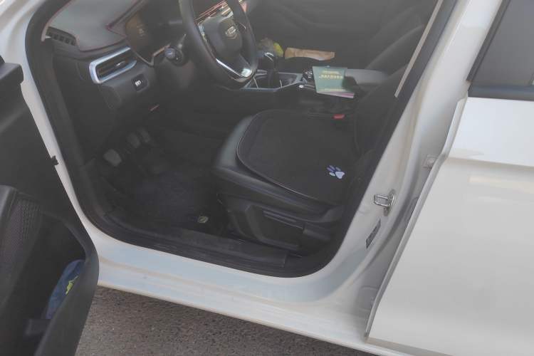 Used Geely Auto Emgrand 2025 4th Generation 1.5L Manual – Dragon Edition