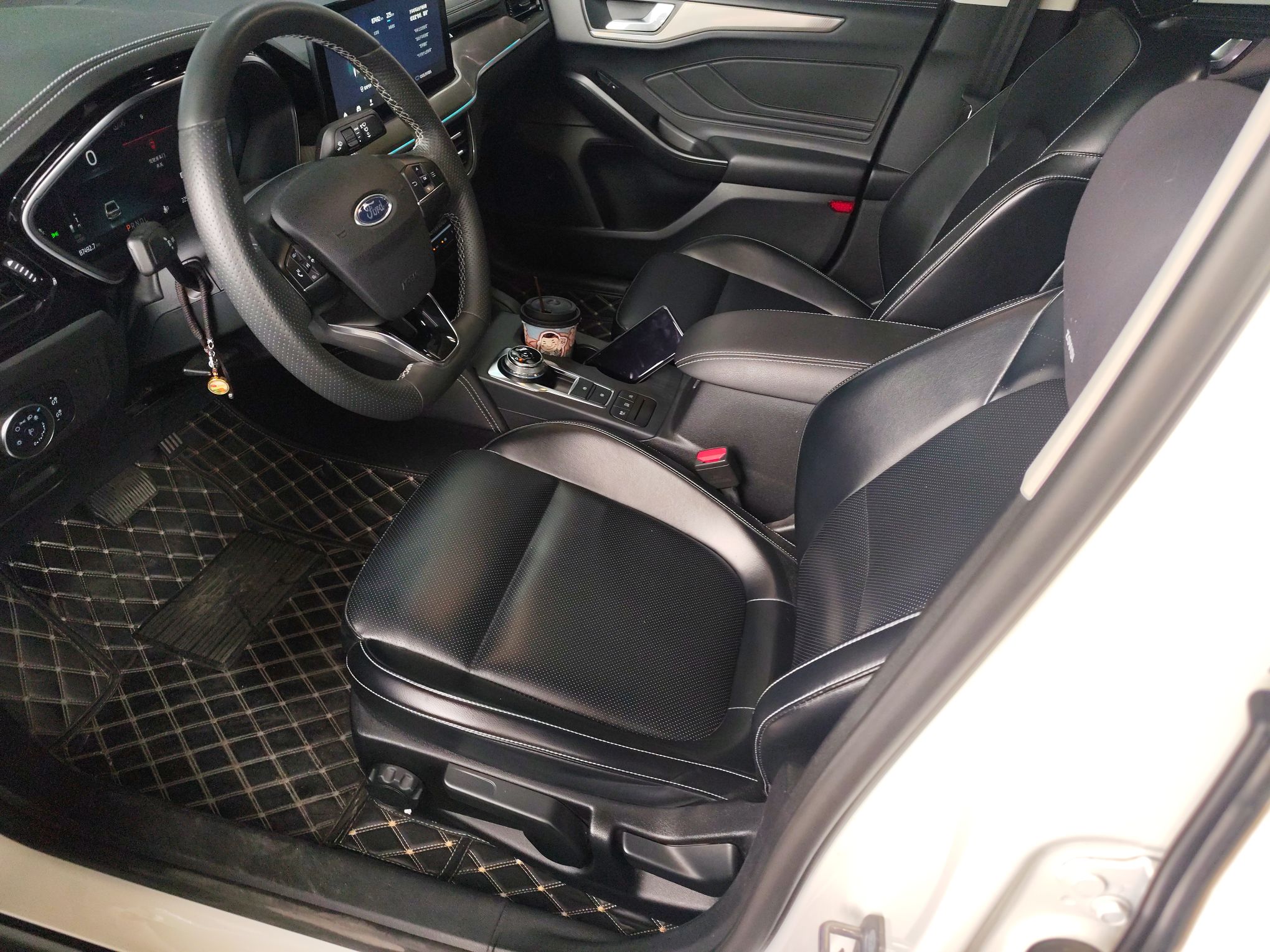 Переднее сиденье в автомобиле