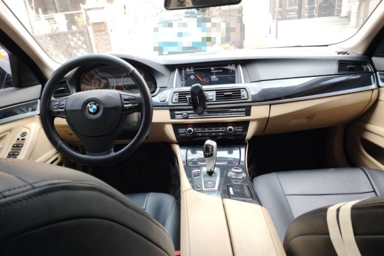 Used BMW 5 Series 2014 520Li Elegant Model Center Console