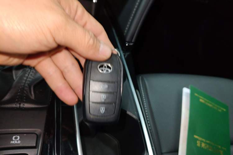 Used Toyota Camry 2024 Dual-Motor 2.0 HGVP Luxury Edition
