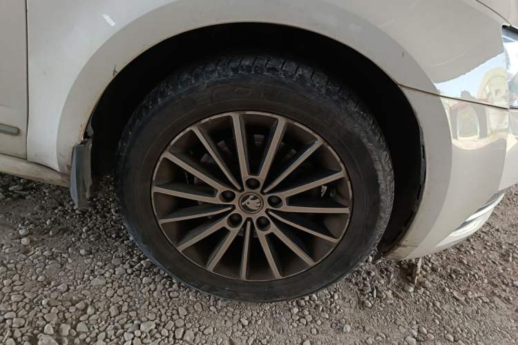 Used Skoda Octavia 2019 1.5L Automatic Smart Drive Luxury Edition China VI Standard Right Front Wheel Hub