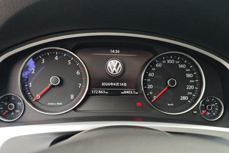 Used Volkswagen Touareg 2011 3.0 TSI Comfort Version Instrument Cluster