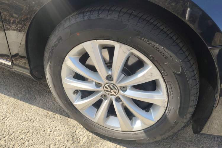 Used Volkswagen Magotan 2015 1.8TSI Luxury Model Right Front Wheel Hub