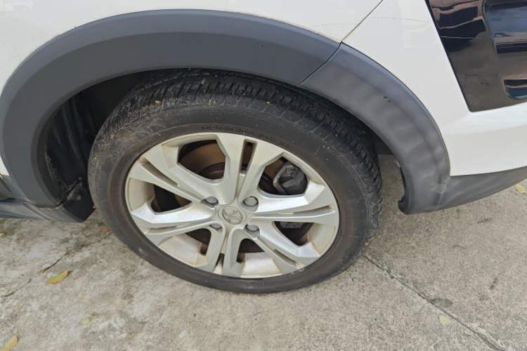 Used BAIC New Energy EX 2018 EX360 New Style Edition Right Front Wheel Hub