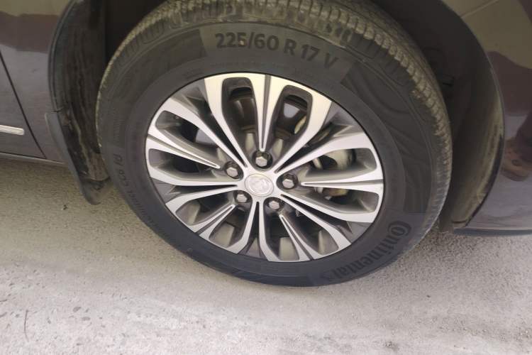 Used Buick GL8 2020 Land Cruiser Executive Class 652T Comfort Model
