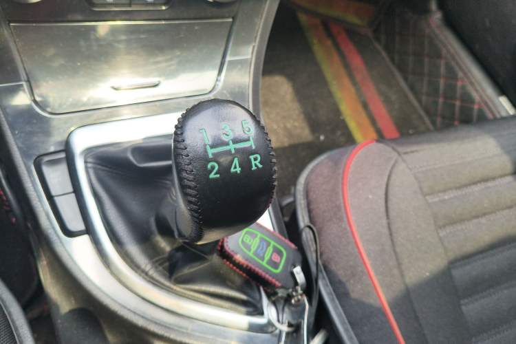 Used Brilliance H530 2011 1.6L Manual Luxury Model Gear Lever