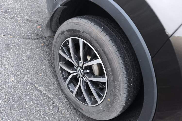 Used Volkswagen Tiguan L 2018 330TSI Automatic Two-Wheel Drive Luxury Edition Right Rear Wheel Hub